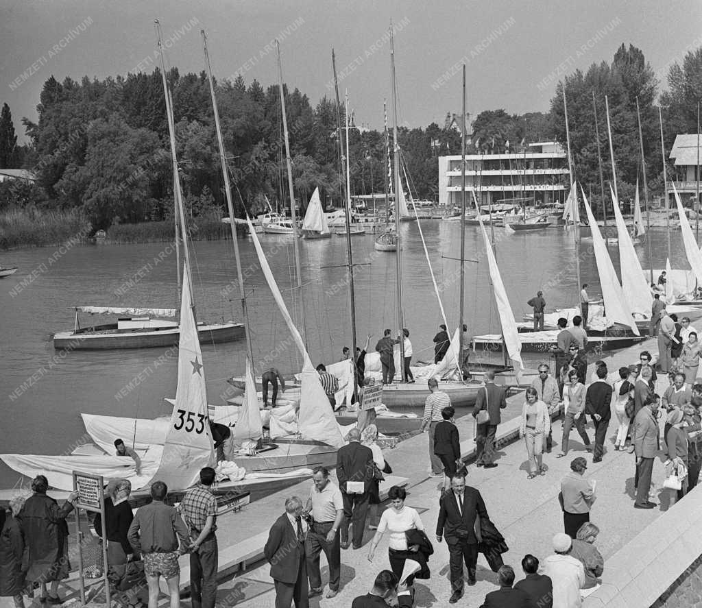 Vitorlás évadnyitó a Balatonon
