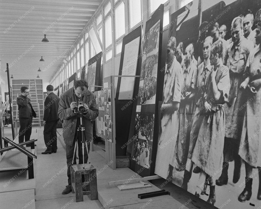 Kultúra - A Budapesti Történeti Múzeum magyar vonatkozású auschwitzi emlékkiállítása