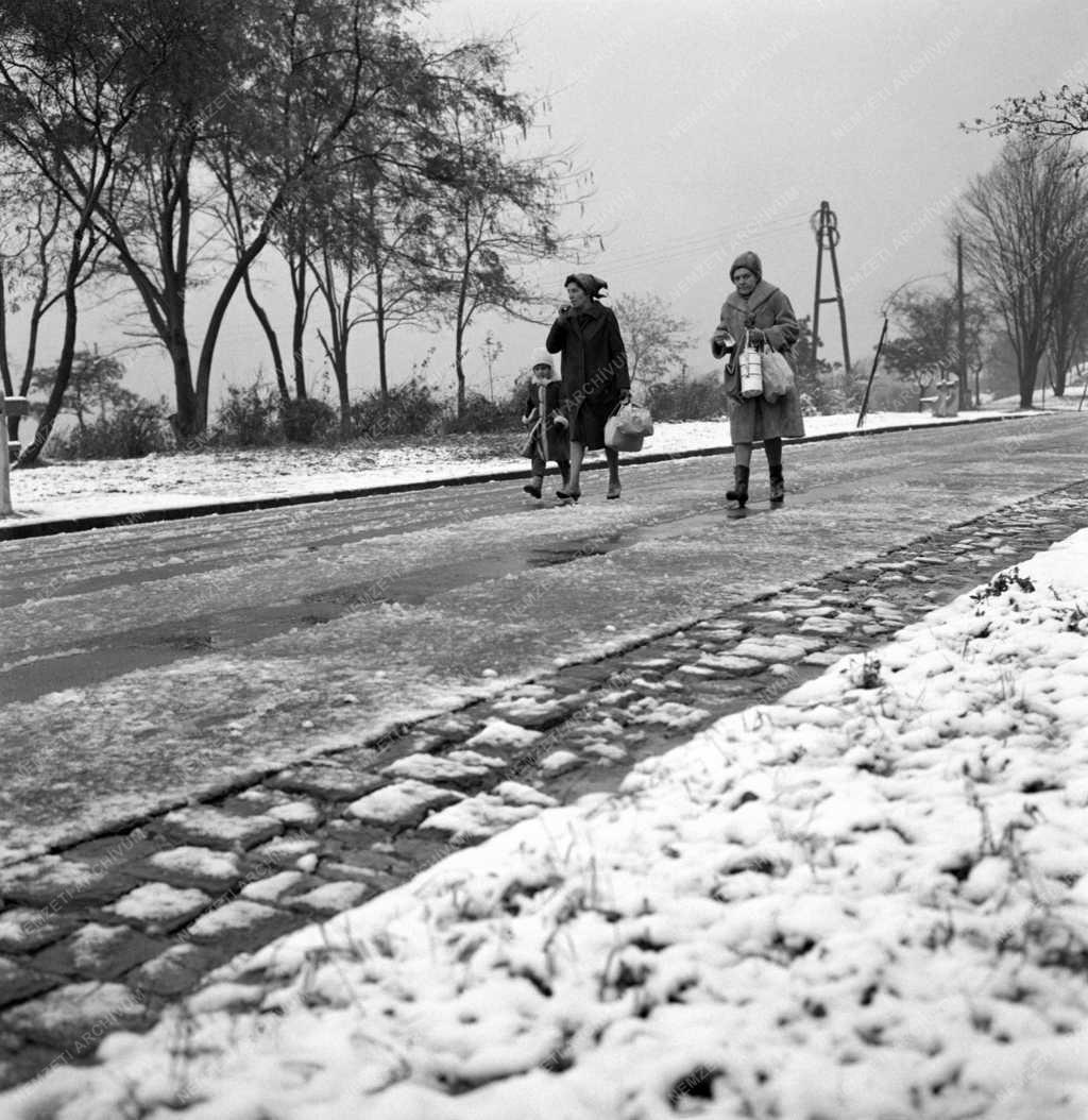 Időjárás - Lehullott az első hó Budapesten
