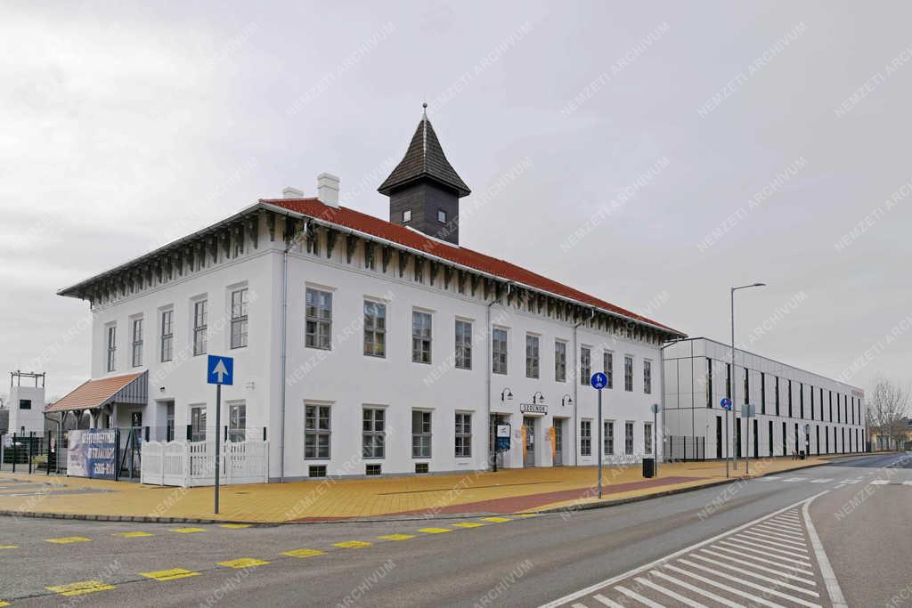 Városkép - Szolnok - Indóház, Reptár
