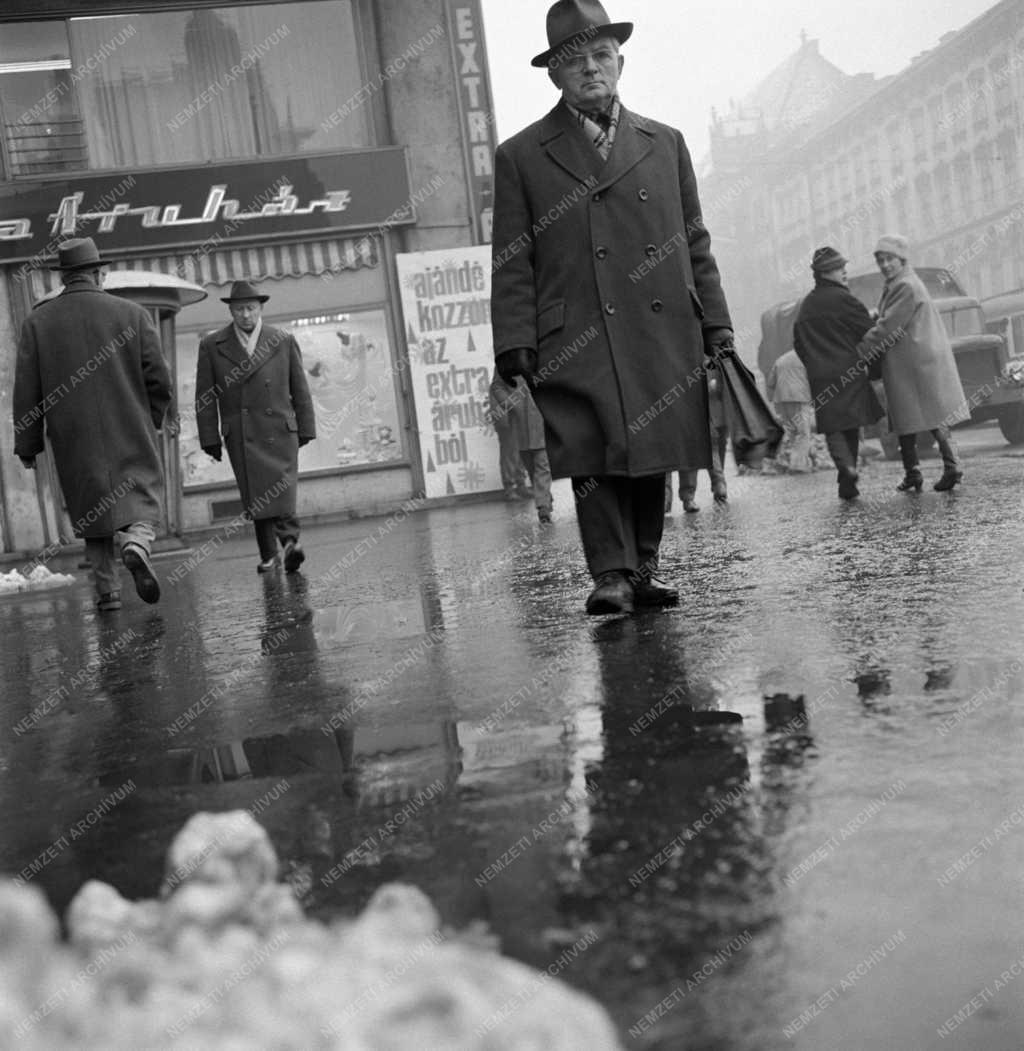 Időjárás - Városkép - Latyakos fővárosi utca