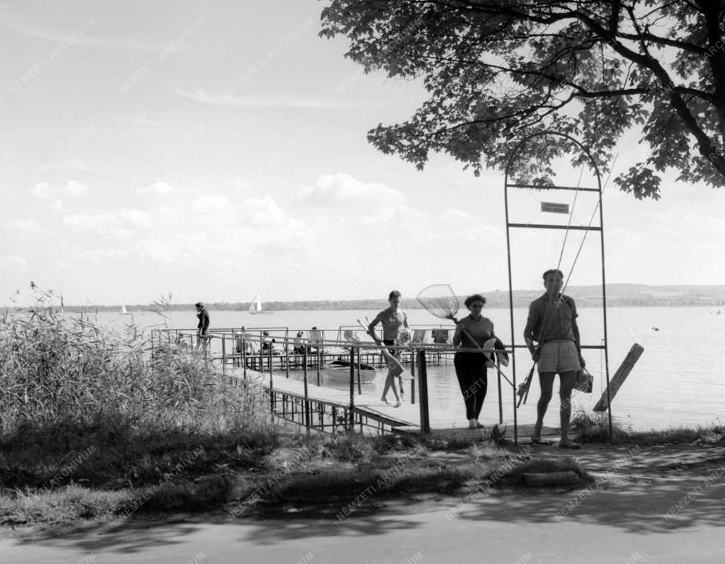 Tájkép - Szabadidő - Horgászok Balatonnál