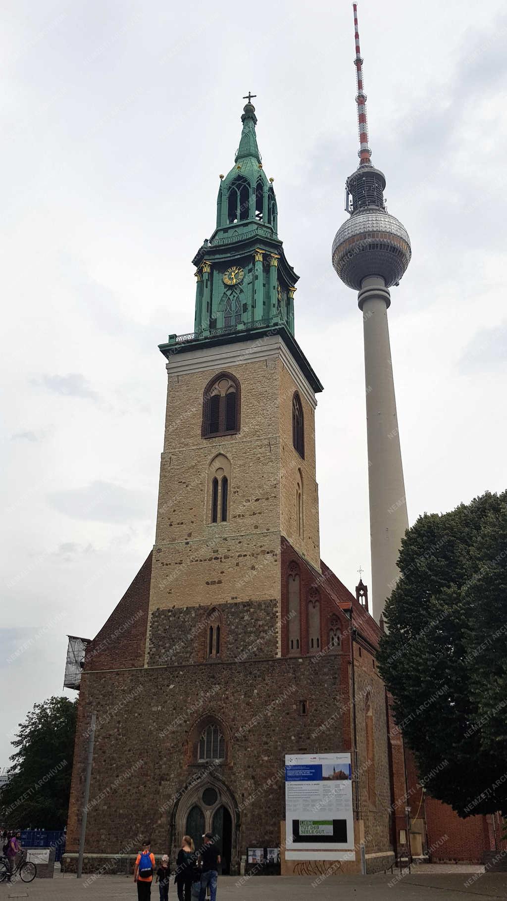 Vallás - Berlin - Szent Mária templom