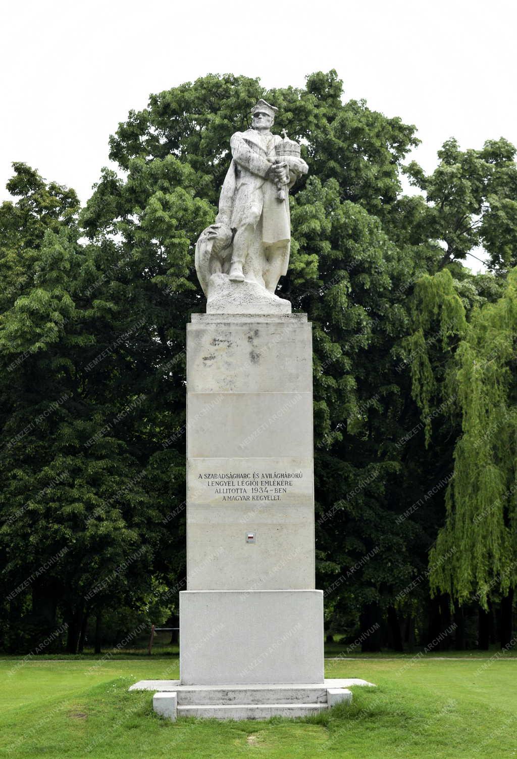 Városkép - Kultúra - Lengyel légionisták emlékműve a Népligetben