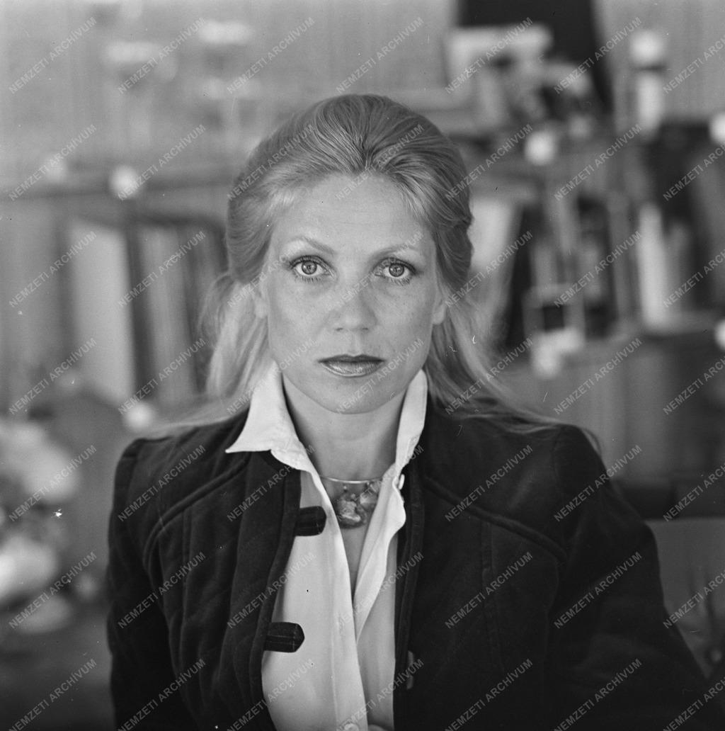Kultúra - Adamis Anna dalszövegíró, költő