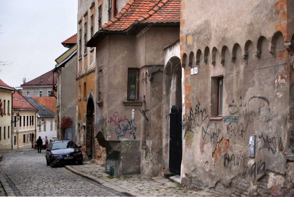 Városkép - Pozsony - A Káptalan utca részlete