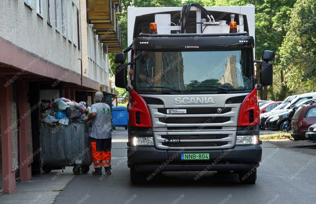 Innováció - Debrecen - Elektromos meghajtású kukásautó
