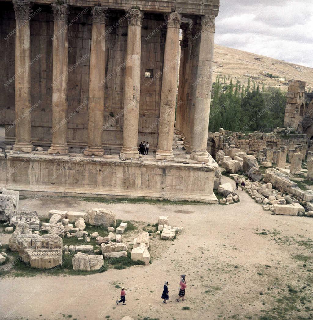 Városkép - Libanon - Baalbek - Bacchus-templom