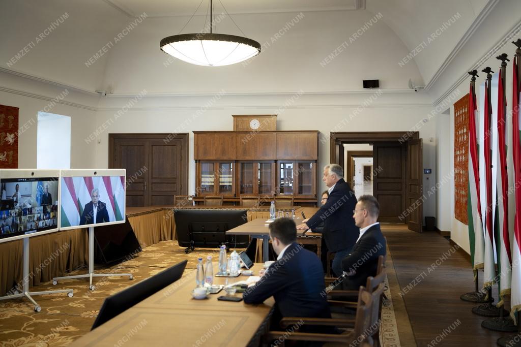 Orbán Viktor videokonferencia keretében tárgyalt az Európai Unió állam- és kormányfőivel