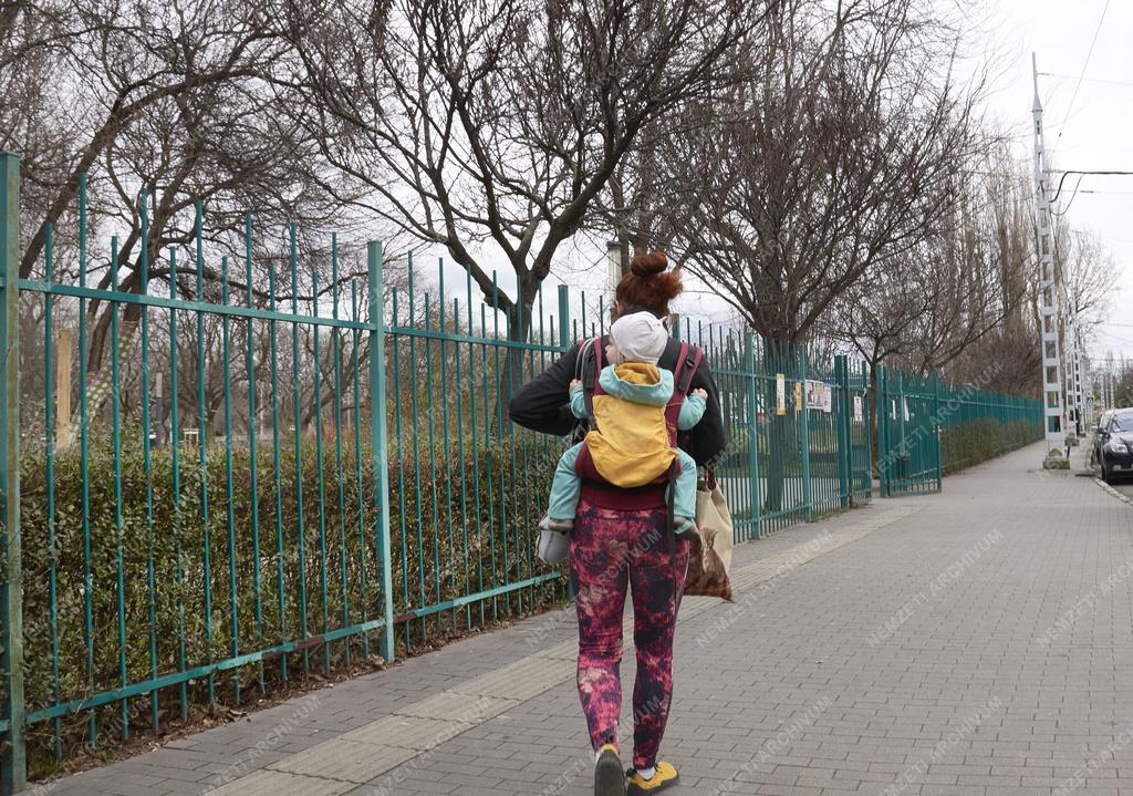 Család - Budapest - Anya gyermekével