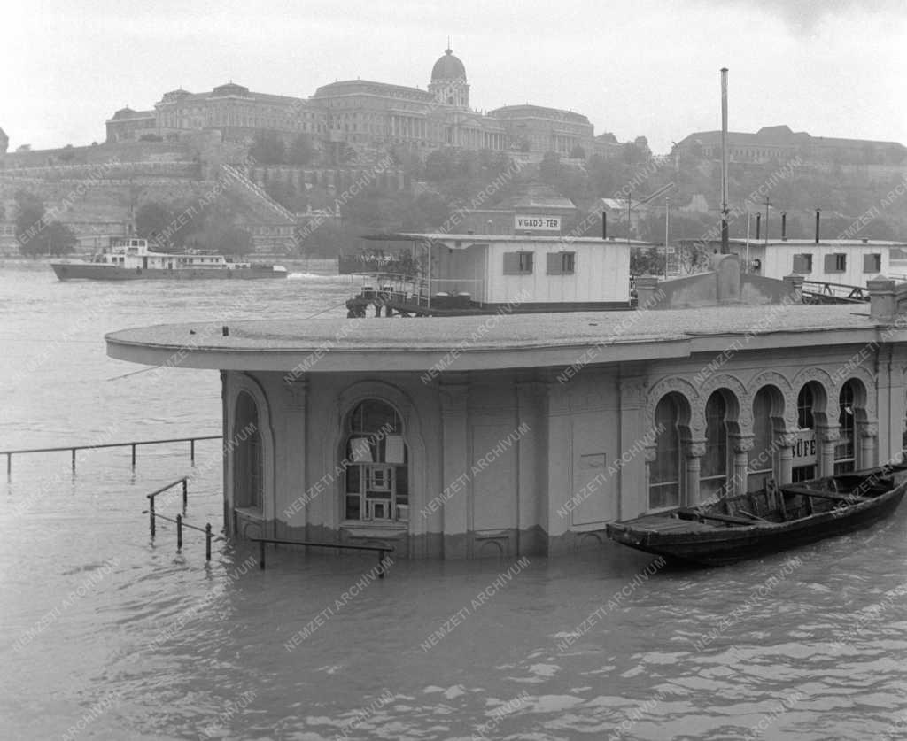 Katasztrófavédelem - Árvíz Budapestnél