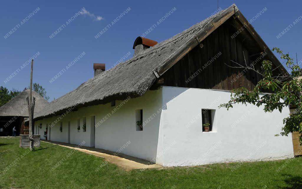Népi építészet - Szentendre - Rábcakapi lakóház 