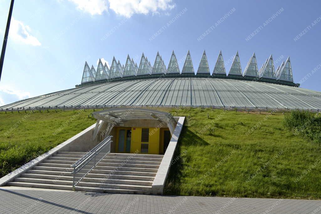 Sportlétesítmény - Budapest - A lágymányosi Tüskecsarnok