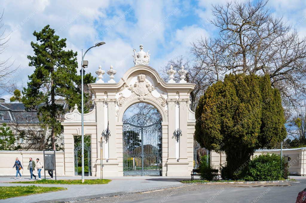 Városkép - Keszthely - Festetics-kastély parkja
