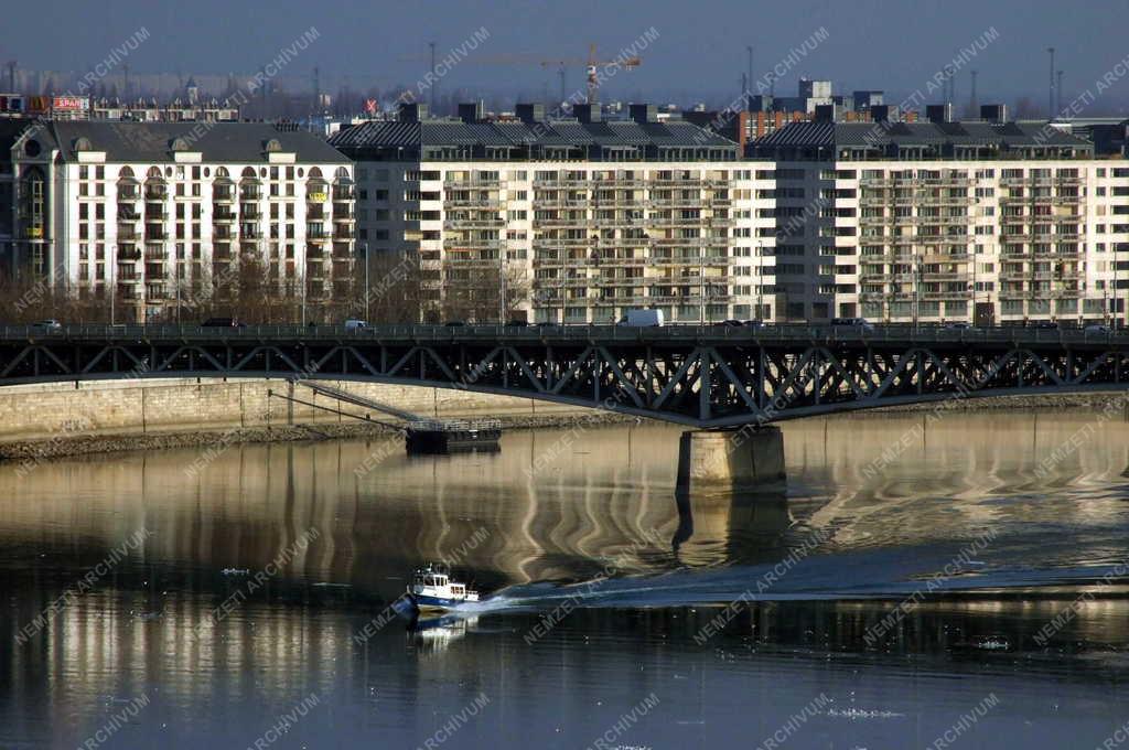 Táj, város - Budapest - Duna-parti panoráma
