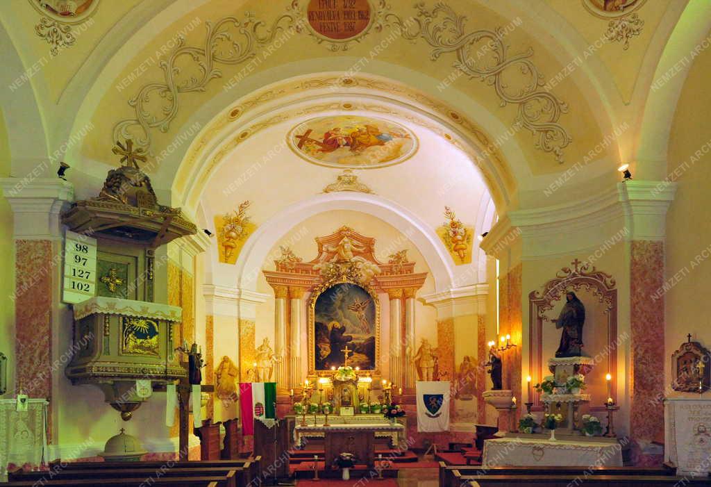 Milejszeg - Templombelső