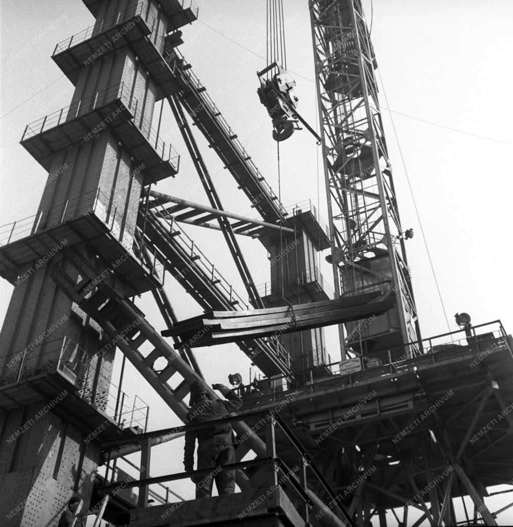 Építőipar - Épül az új Erzsébet híd