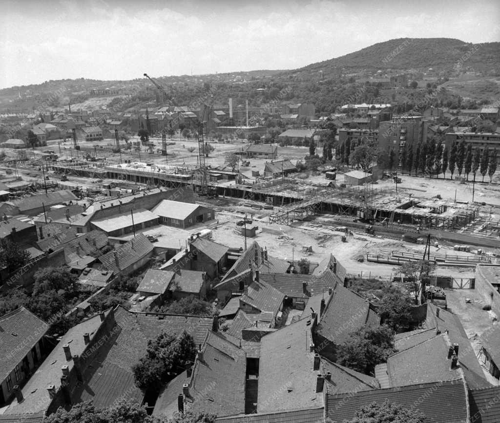 Építőipar - Épül az óbudai lakótelep