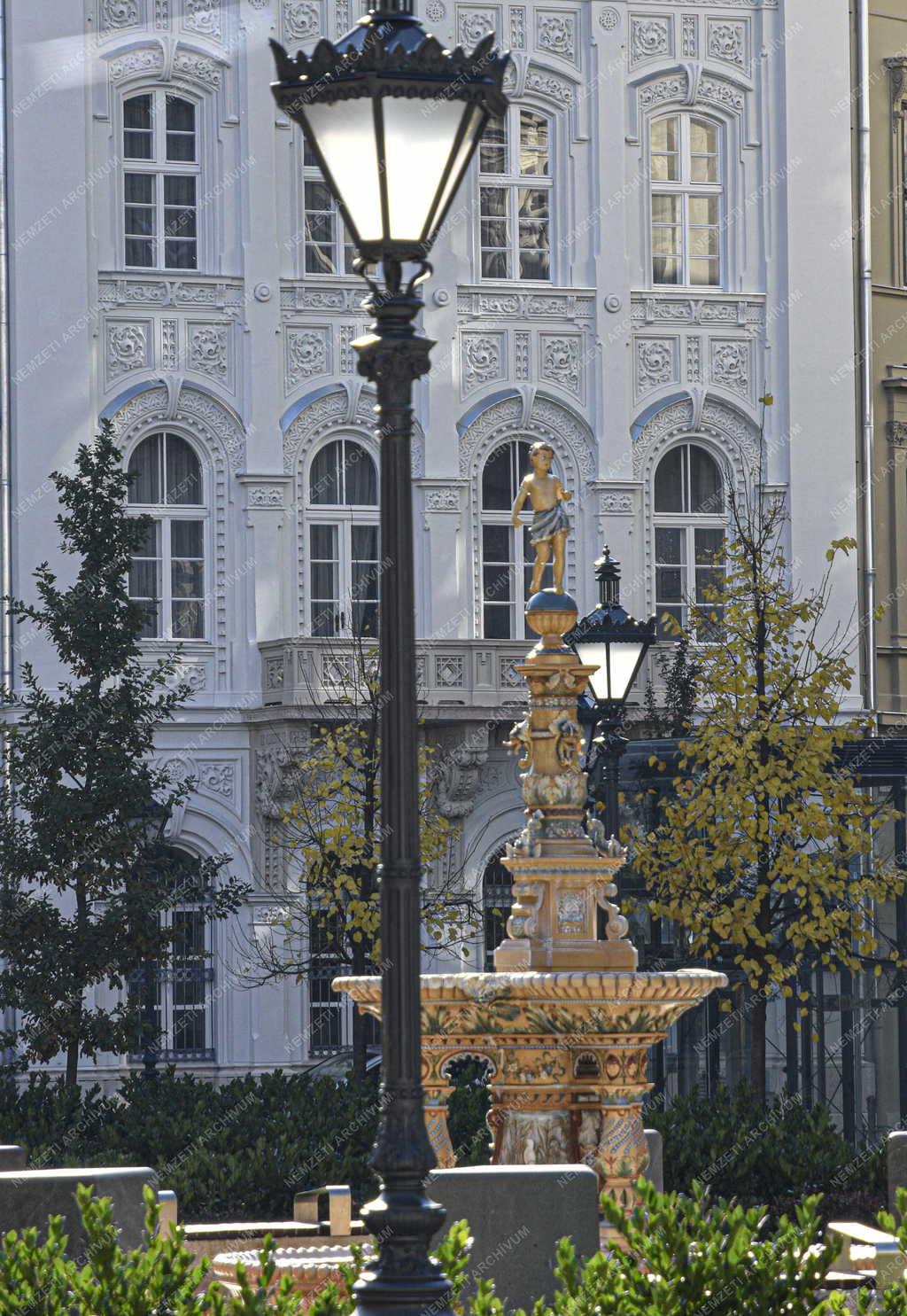 Városkép - Budapest - Zsolnay-díszkút