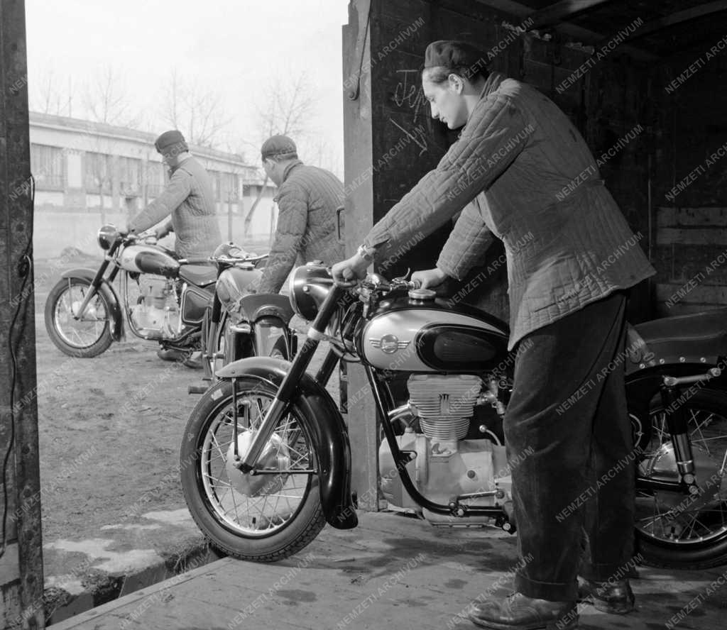 Kereskedelem - AWO motorkerékpárok az NDK-ból