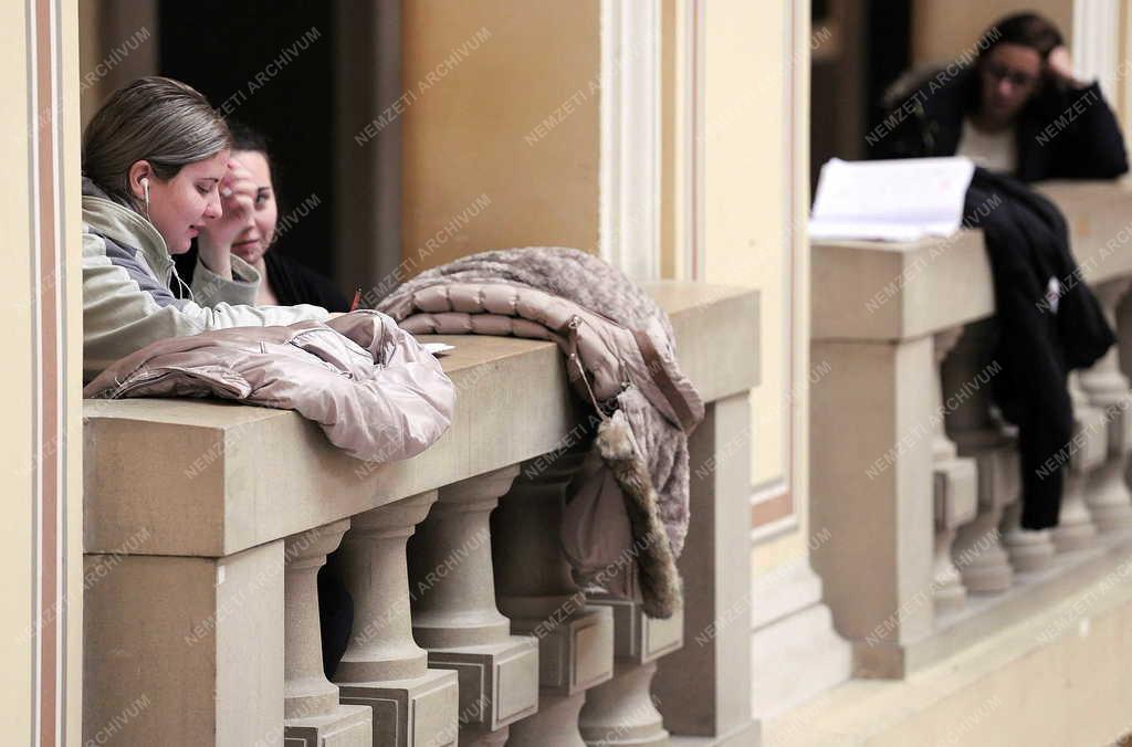 Oktatás - Debrecen - Vizsgaidőszak az egyetemen