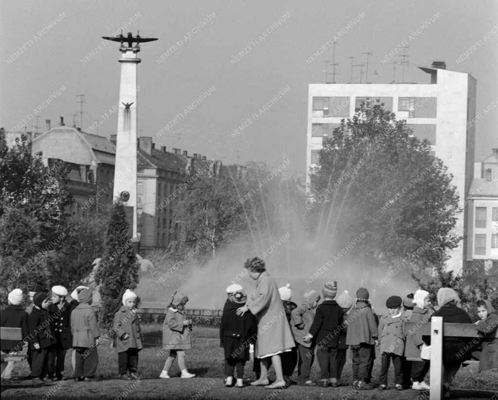 Városkép - Debrecen - Petőfi tér
