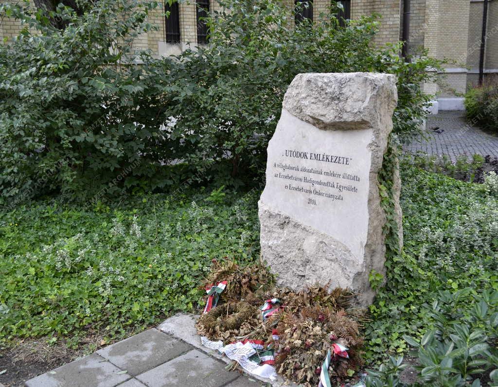 Emlékmű - Budapest - Utódok emlékezete emlékmű