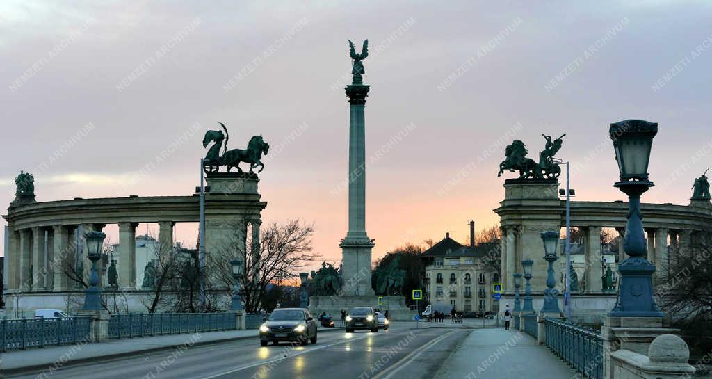 Városkép - Budapest - A Hősök tere alkonyi fényben