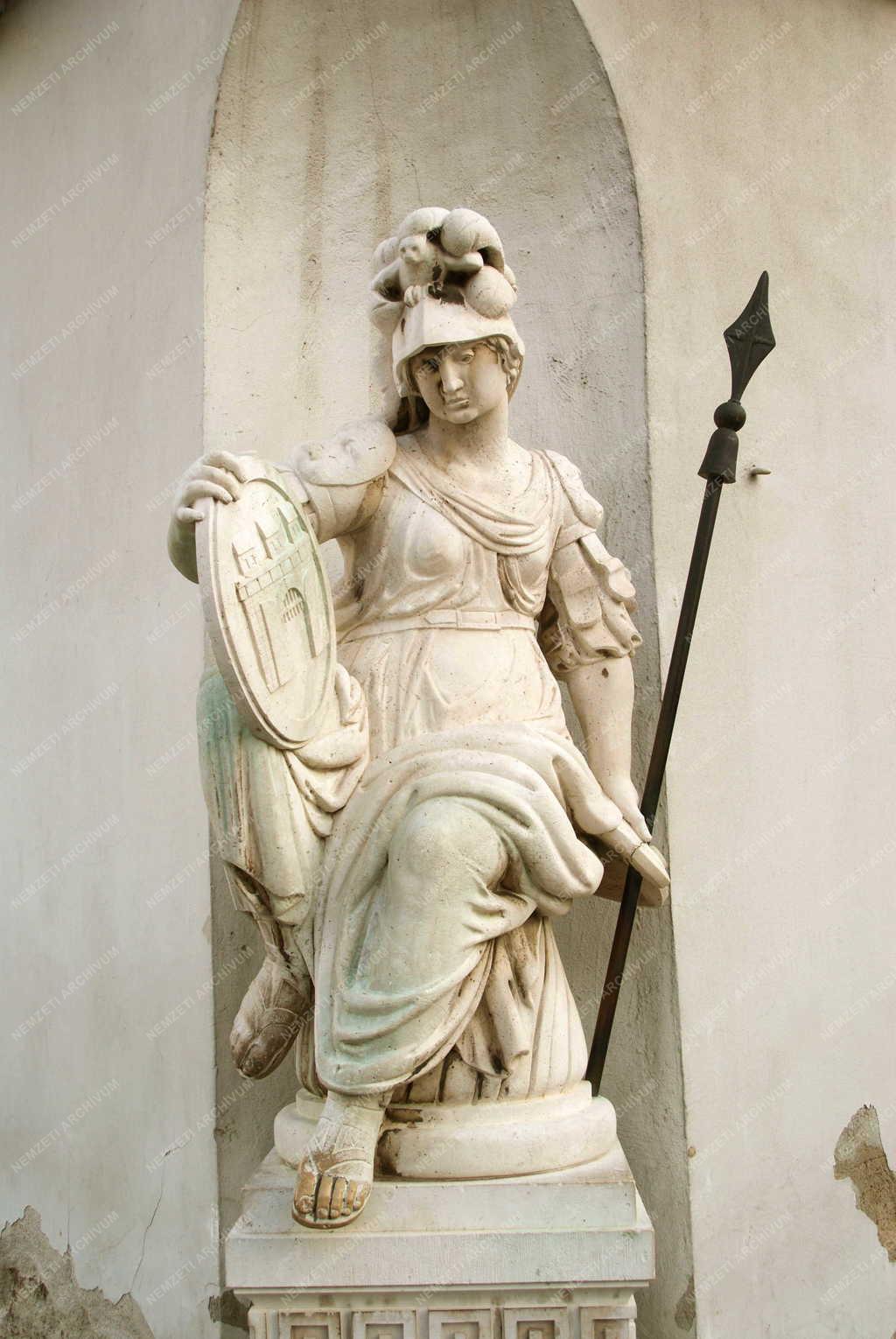 Budapest - Budai Vár - Pallasz Athéné szobra