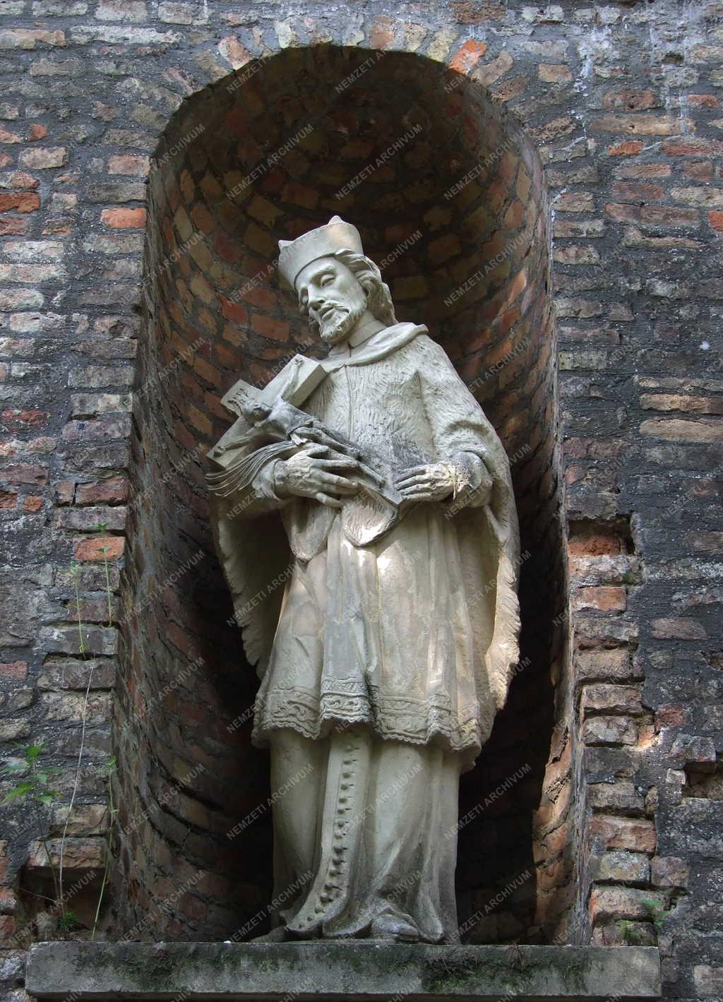 Műalkotás - Pannonhalma - Nepomuki Szent János szobra