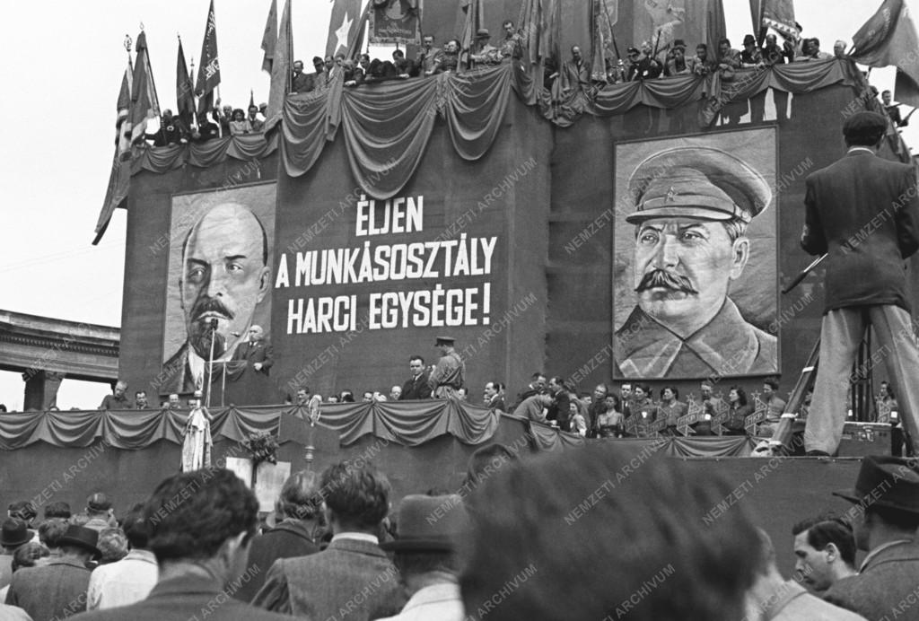 Ünnep - Az első szabad Május 1.