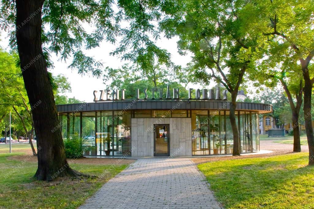 Épület - Budapest - A Szent István Forrás épülete