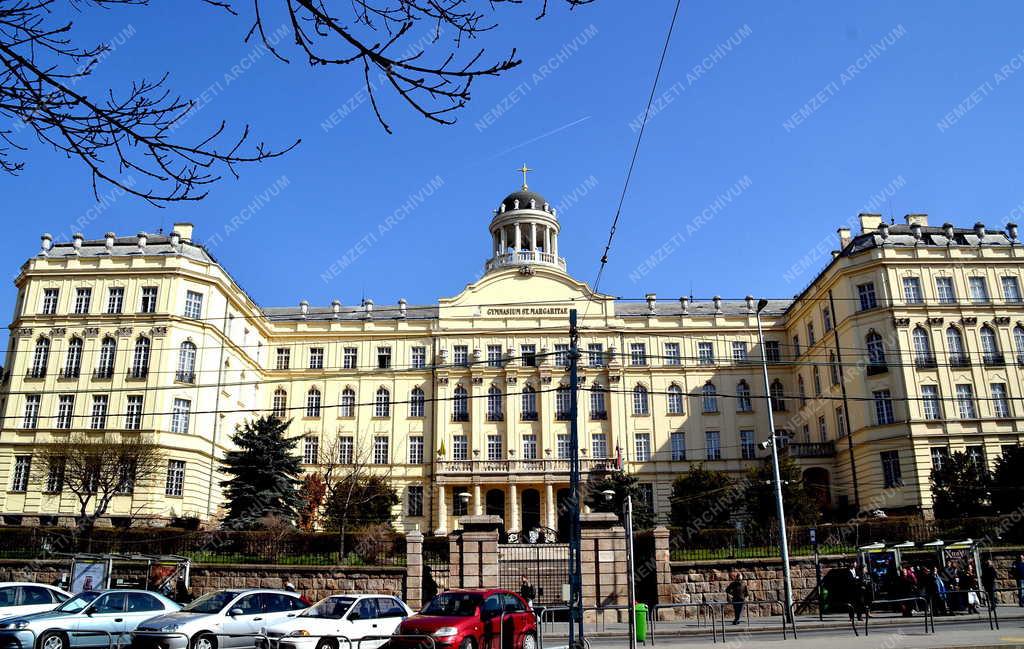 Oktatás - Szent Margit Gimnázium