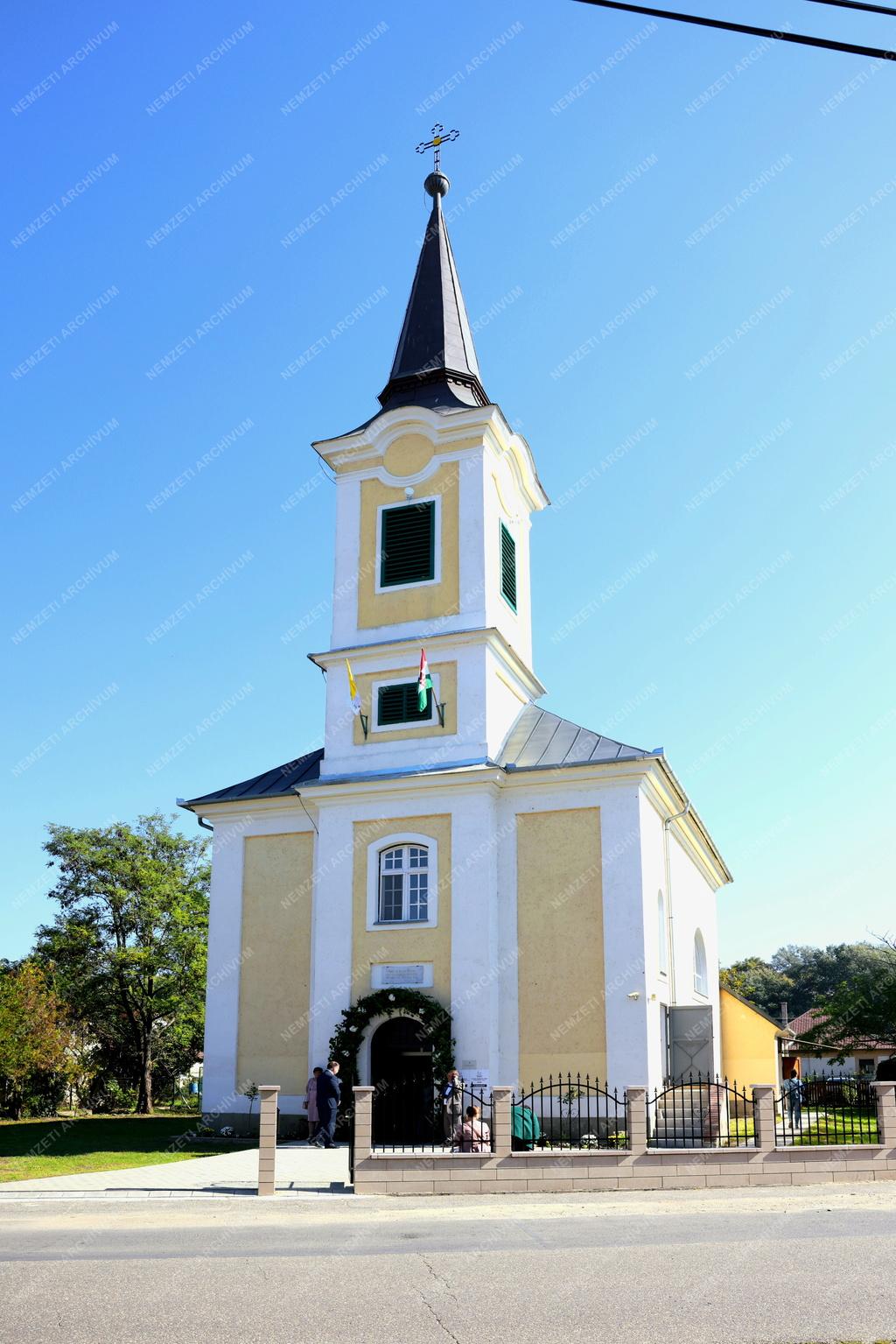 Felújított templomot adtak át a borsodi Tiszapalkonyán