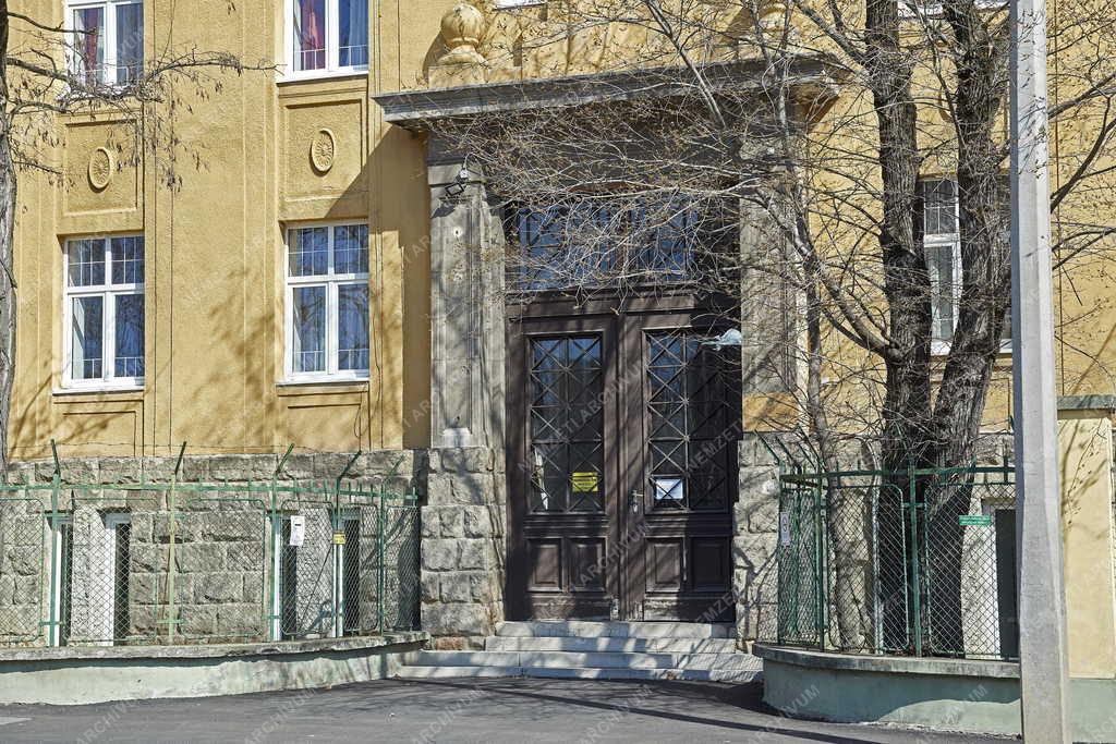 Közigazgatás - NAV Képzési, Egészségügyi és Kulturális Intézet
