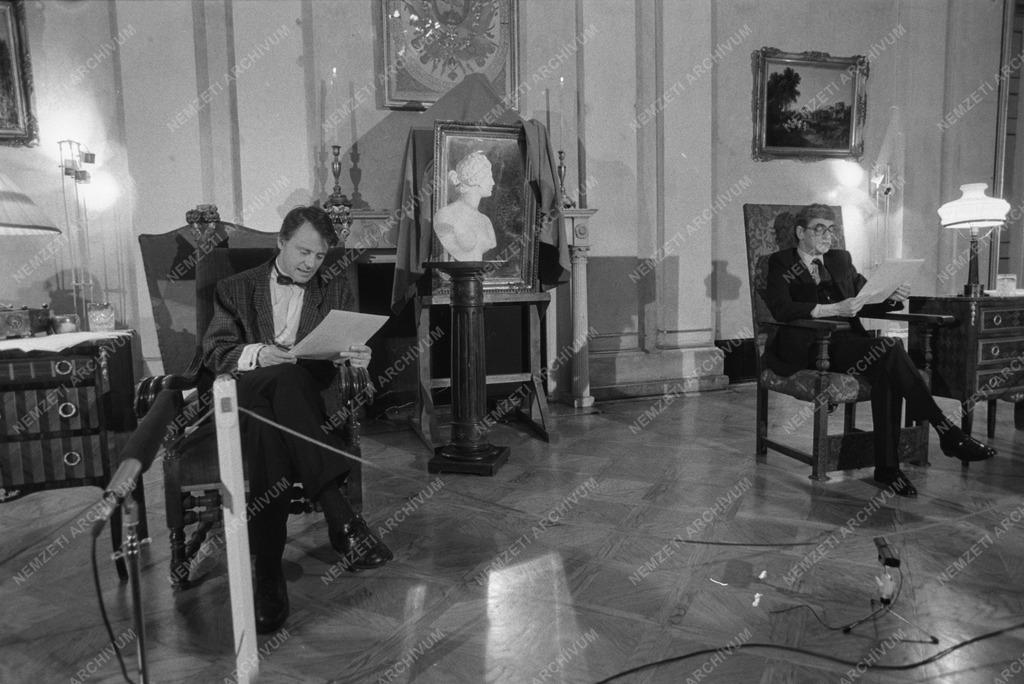 Felolvasó-Színpad a Petőfi Irodalmi Múzeumban - Füst Milán hagyatékában talált a Néma barát címû drámája kéziratát olvassa fel Kézdy György és Máté Gábor rendezte Forgách András