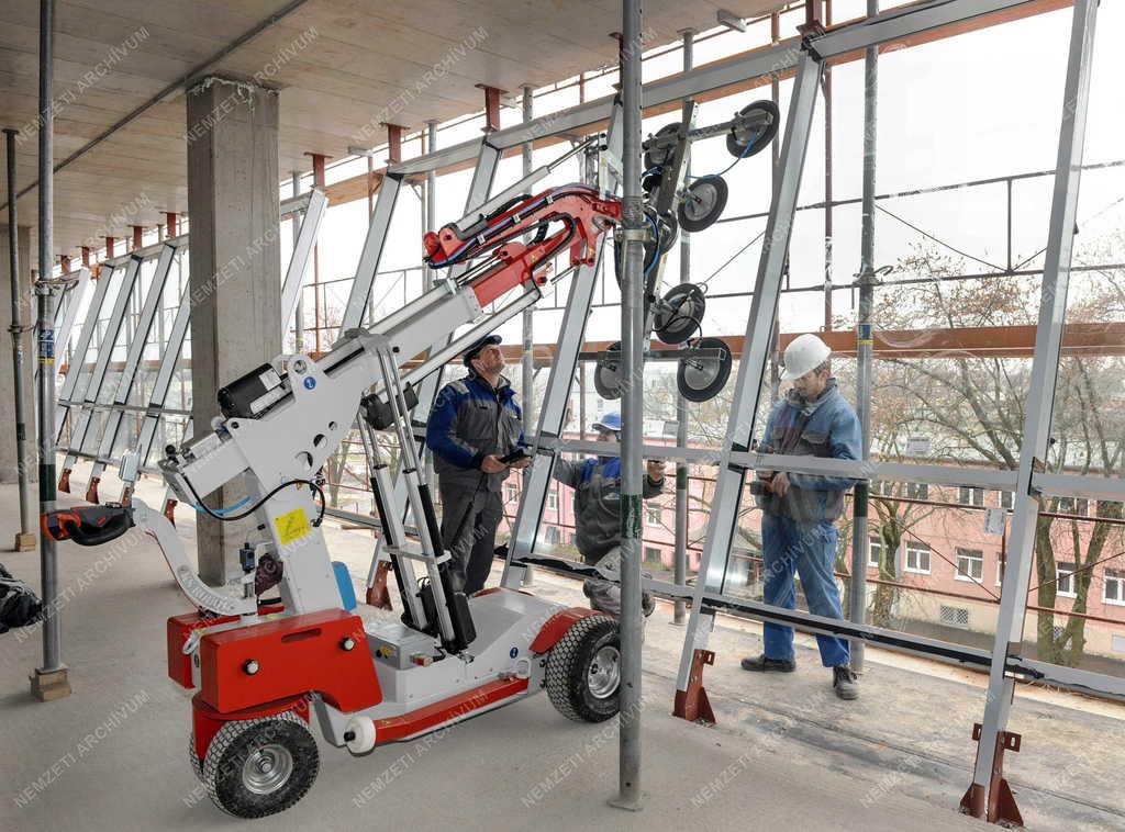 Építőipar - Debrecen - Forest Offices Irodaház épül 