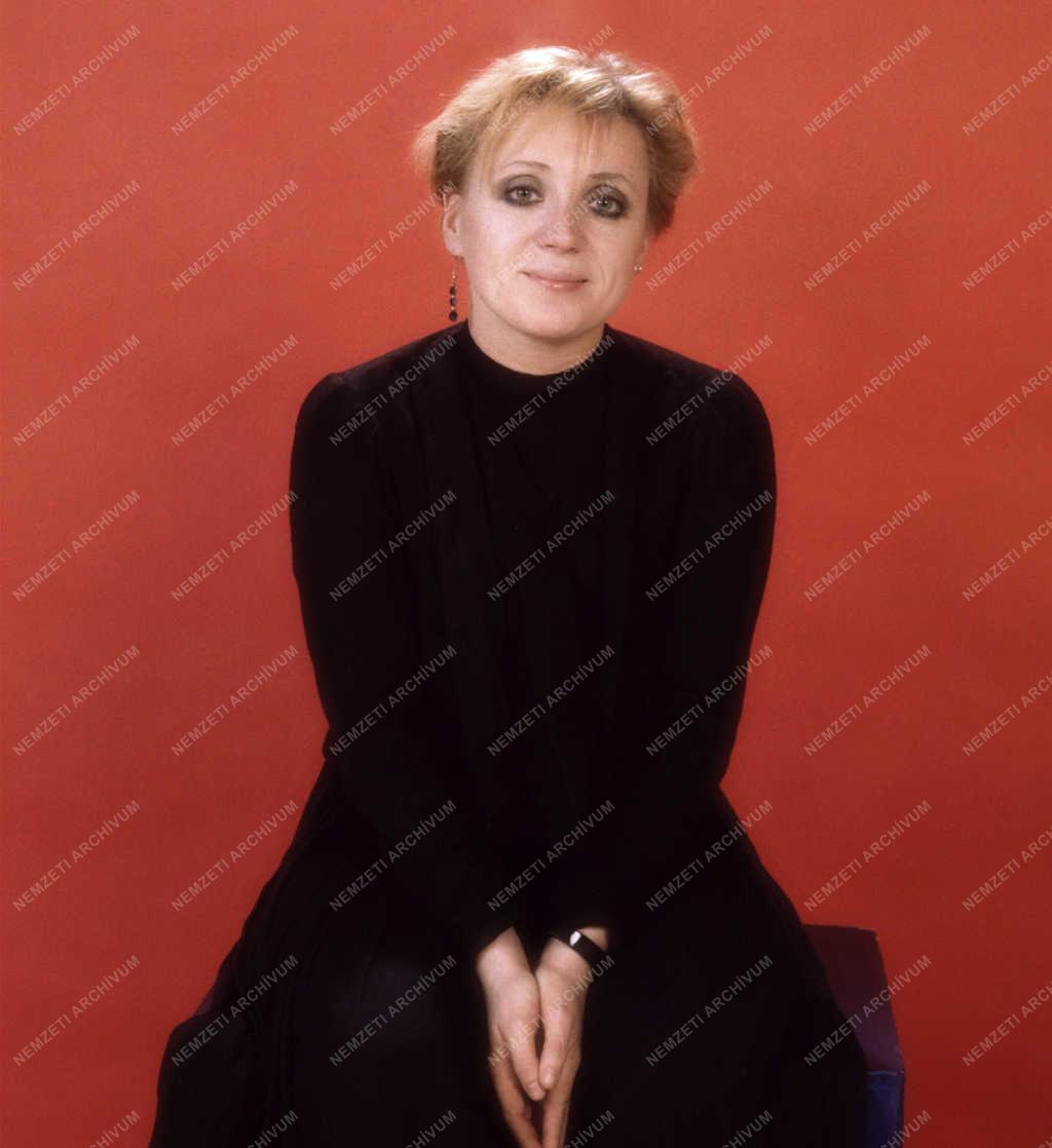 Kultúra - Csákányi Eszter színésznő