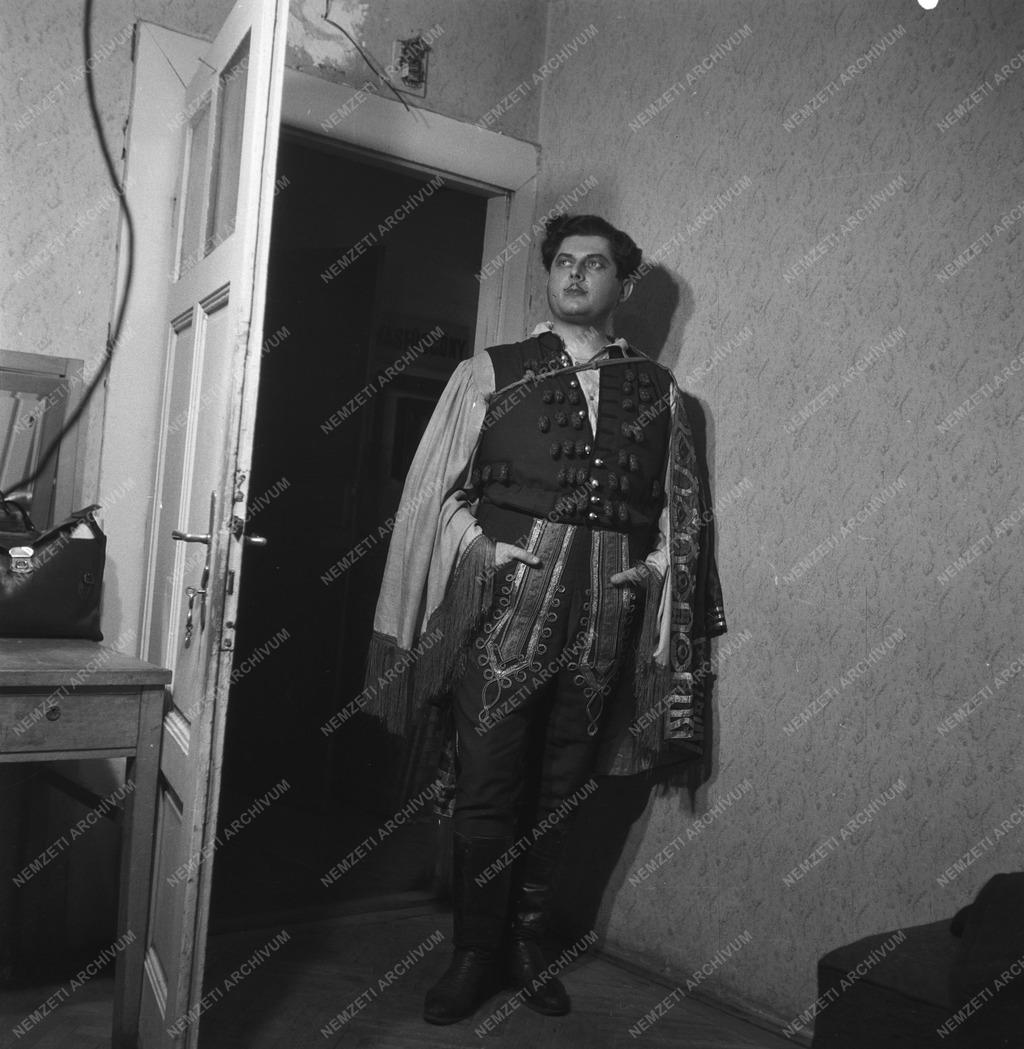 Kultúra - A Magyar Állami Operaház társulata bemutatja Johann Strauss: Cigánybáró című daljátékát a budapesti Városi Színházban