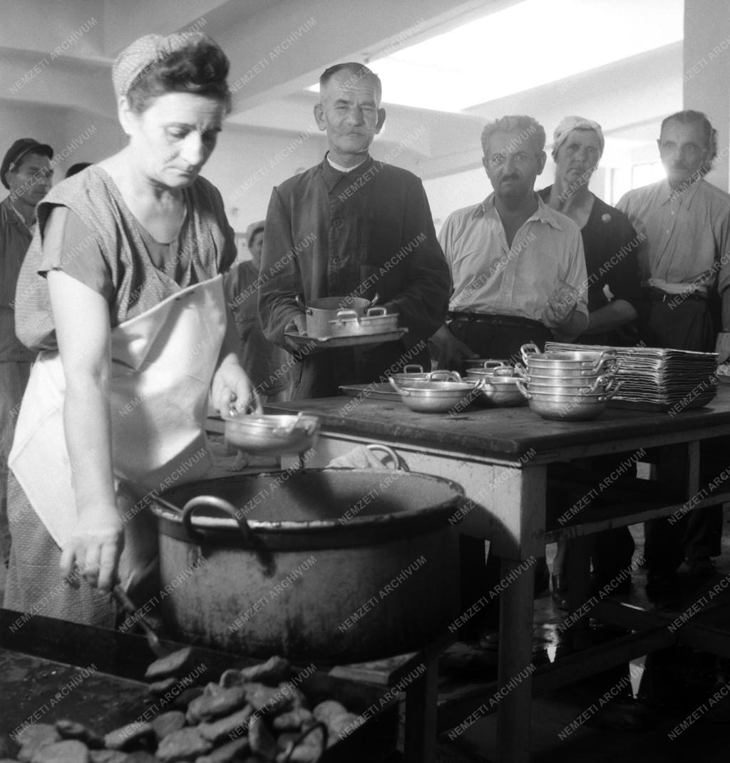 Szociális probléma - Hajléktalanszálló a Kerepesi úton