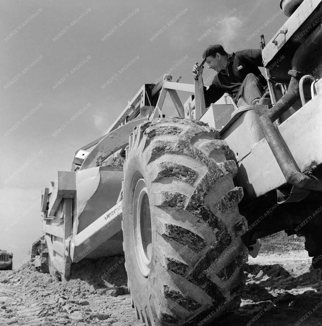 Útépítés - Közlekedés - Épül az új Bécs–Budapest nemzetközi műút 