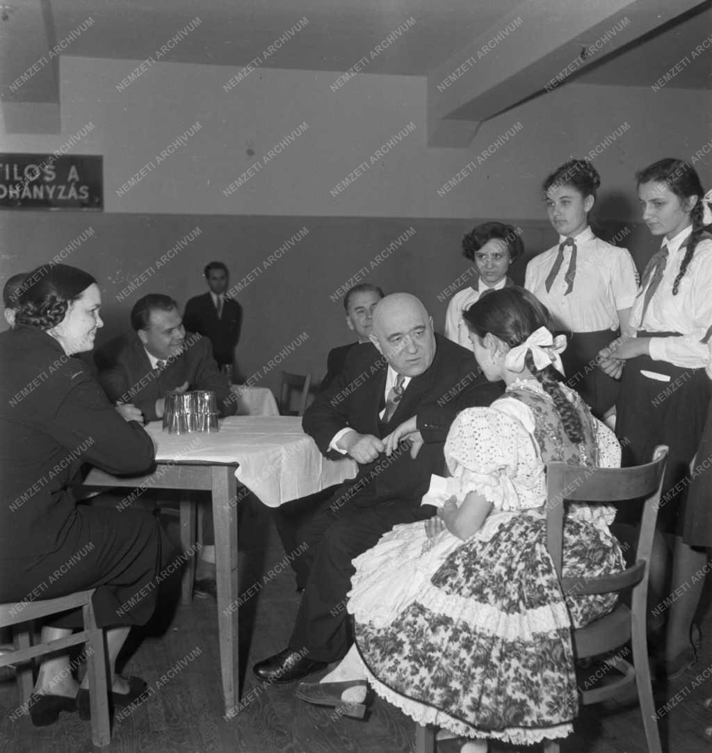 Belpolitika - Ifjúsági szervezet - Úttörők I. Országos találkozója