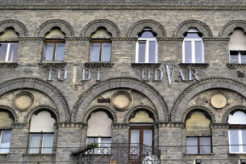 Épület - Budapest - A Toldi Udvar