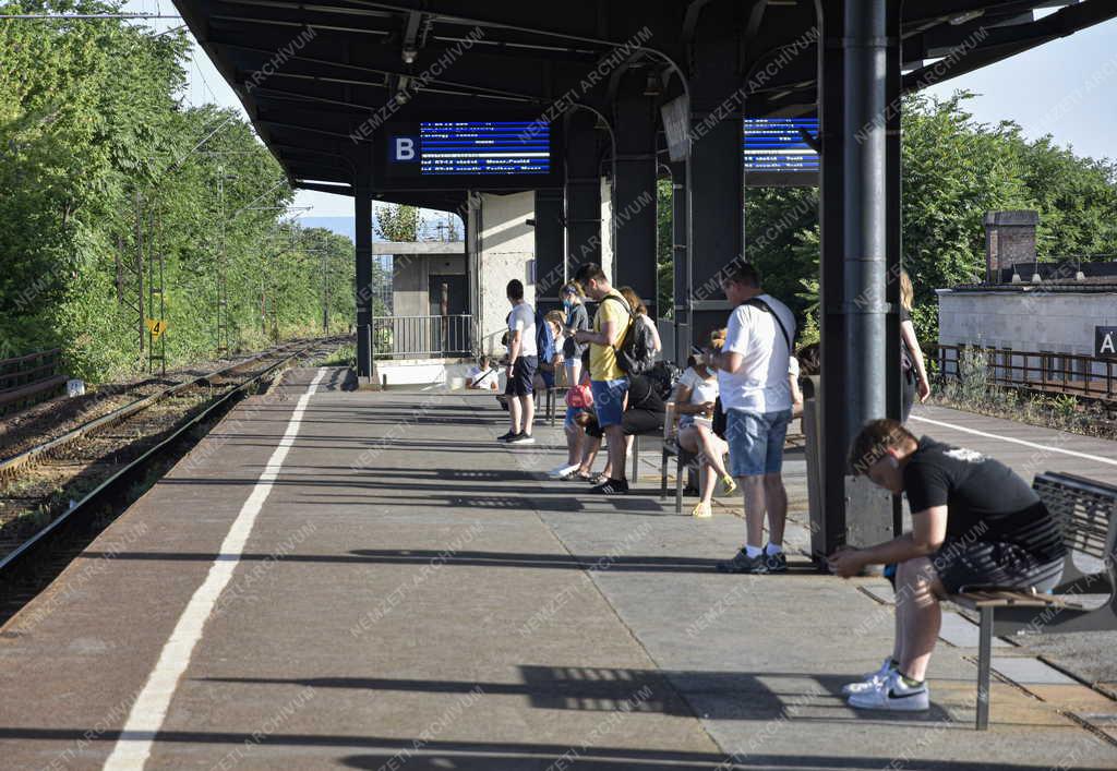 Közlekedés - Forgalom Kőbánya alsó megállóhelyen