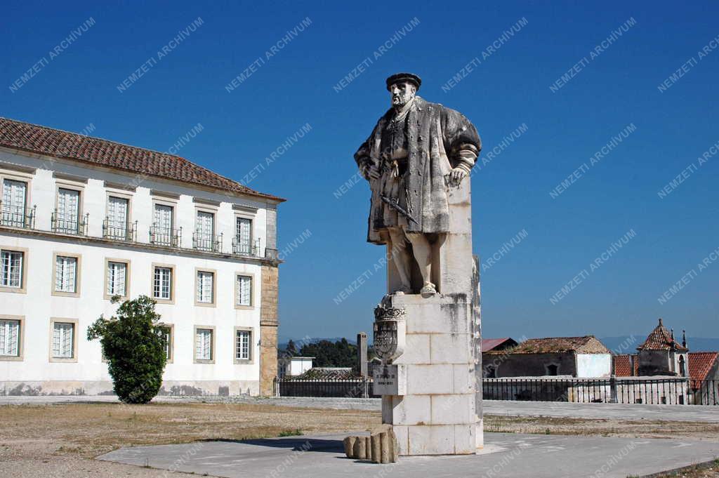 Portugália - III. János szobra - Coimbra