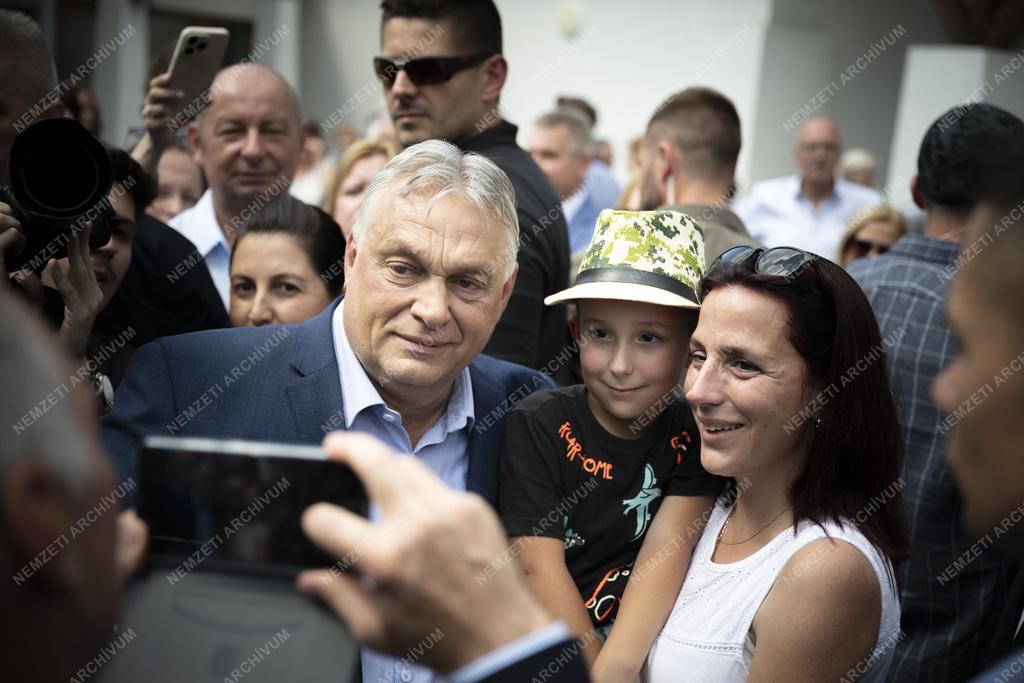 Voks 24 - Orbán Viktor országjáró kampánykörútja
