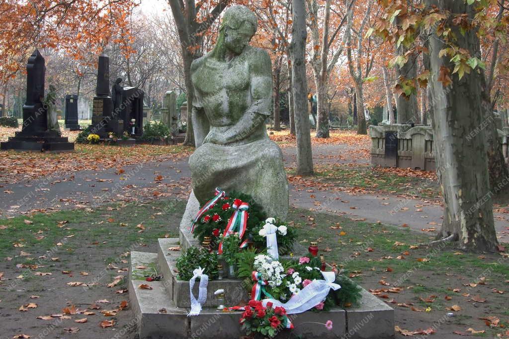 Temető - Ady Endre nyughelye