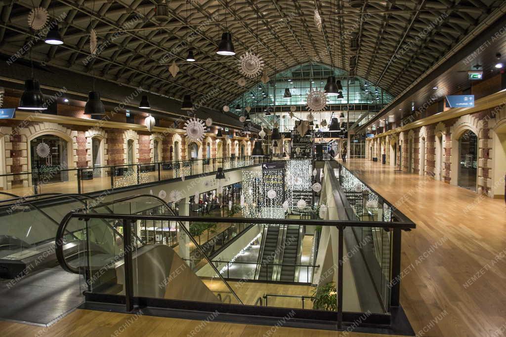 Épület - Budapest - A Bálna kereskedelmi, kulturális centrum
