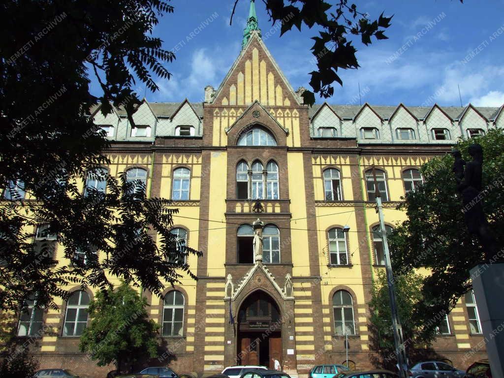 Egészségügy - Irgalmasrendi kórház