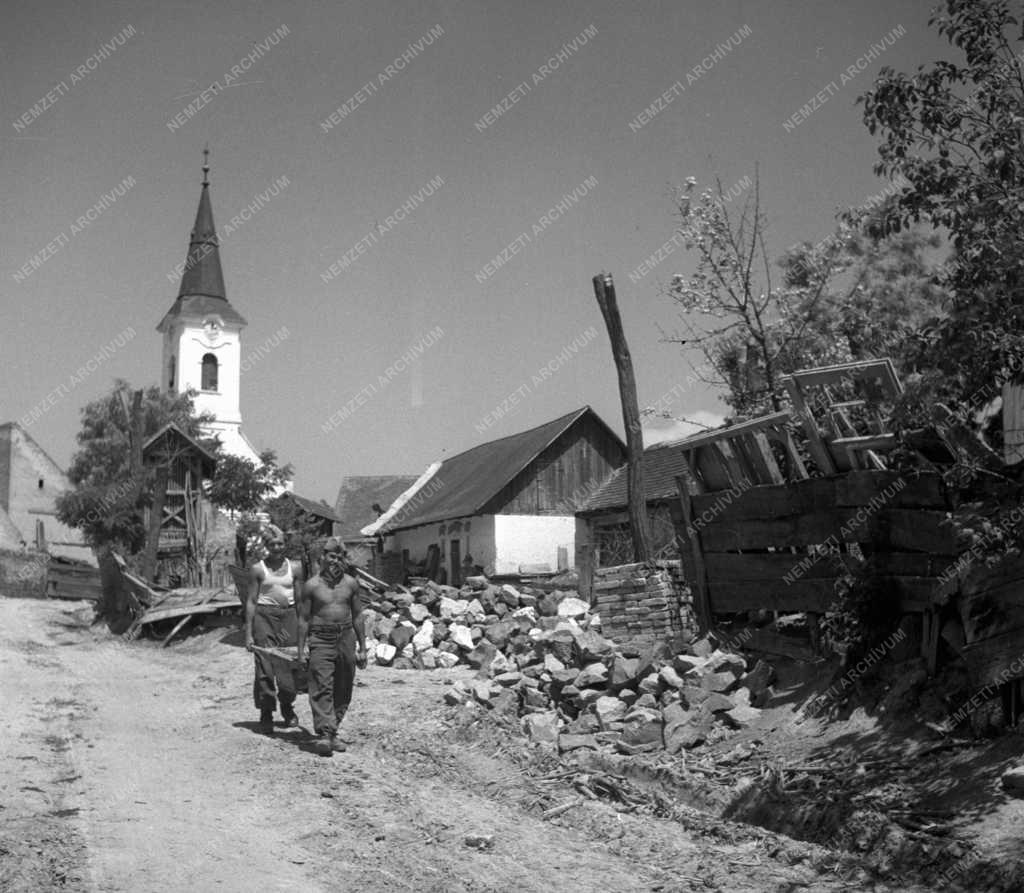 Gazdaság - Építőipar - Bogyiszló újjáépítése